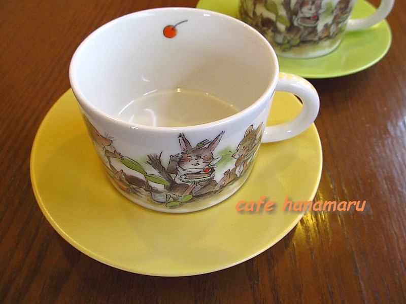 コーヒーカップ うさぎ柄 さくらんぼ