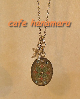 レジンのペンダントヘッド　ネックレス