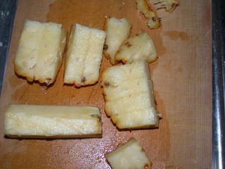 Pineapple_slice.JPG