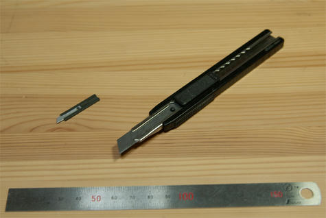 2011年 年賀状_カッターナイフ 比較_110101