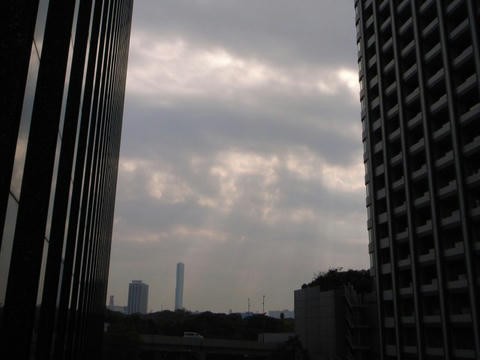 ビルの谷間