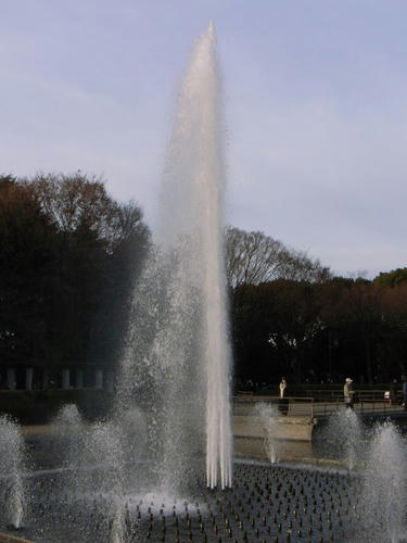 噴水の向こう