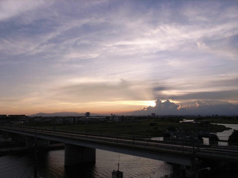 空に吠える