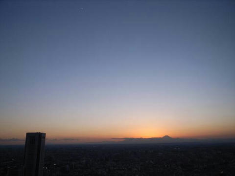 月と富士山