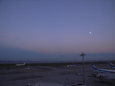 月に向かって