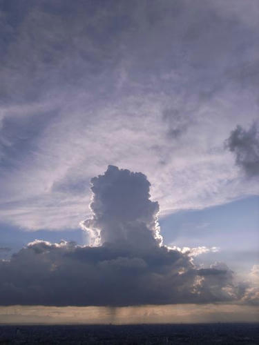 沸き立つ雲