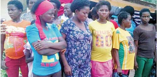 ナイジェリア警察が妊娠中の少女17人を「赤ちゃん工場」で保護