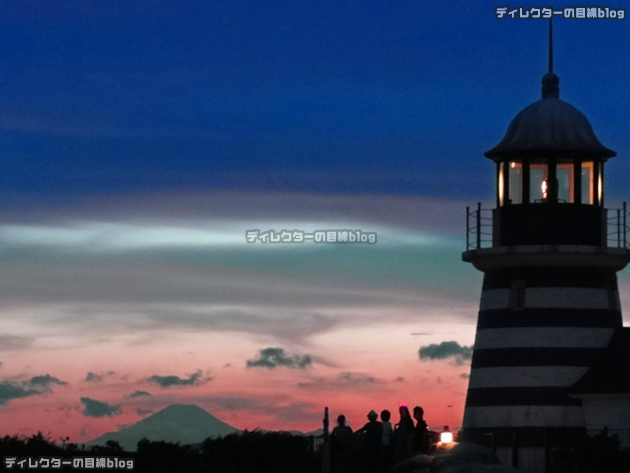 ケープコッドで夕日が映る富士山と灯台