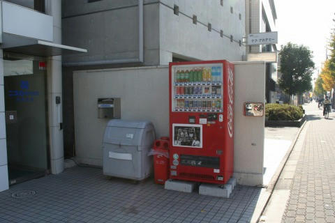 ニプロ前：川端沿い