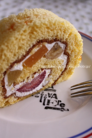 ロールケーキ くるくるフルーツMIX