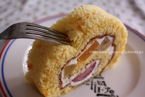 ロールケーキ くるくるフルーツMIX
