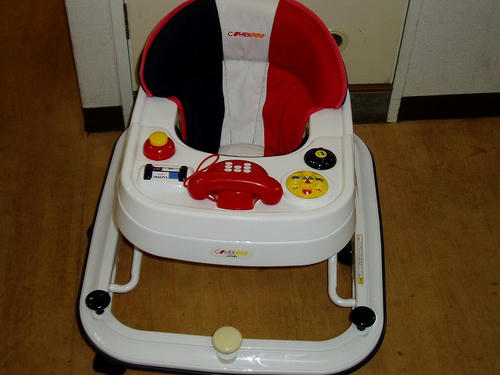 入荷情報 コンビ 歩行器入荷です 佐賀 鳥栖 久留米 福岡 リサイクル子供服 チャイルドシート ベビーカー 玩具 買取店