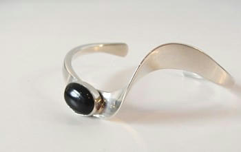 Modern Silver Cuff Bracelett
