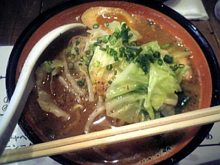 豚そば太麺　キャベツとか煮卵とかチャーシューがおいしかった。