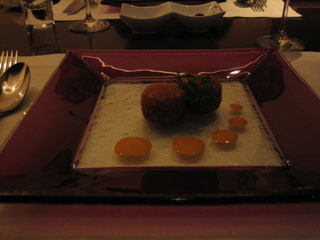 カニコロッケ。自分のはデジカメで台無しにしました