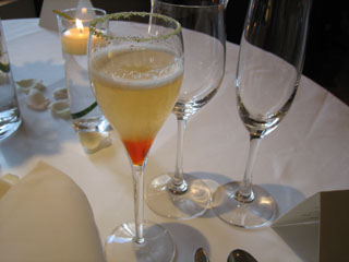 りんごのカクテルノンアルコールも同じなので飲酒気分が味わえます