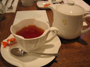 エーデルシュタインのオリジナルカップかと思われ