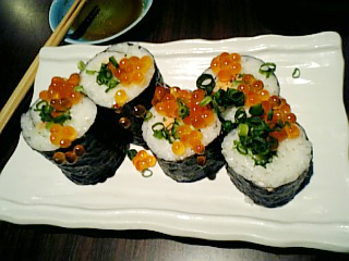 鮭といくらのこぼれ巻