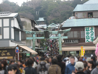 混んでる江ノ島