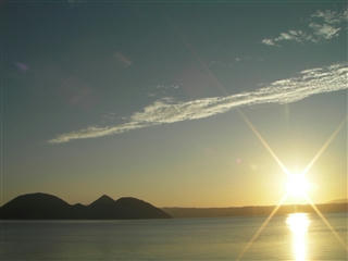 洞爺湖と夕陽
