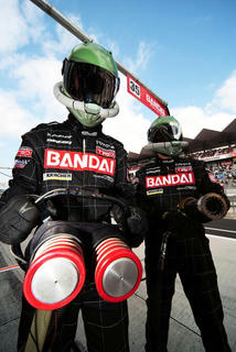 ピットクルーザク化(AUTOSPORTWEBより)