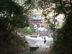 見下ろす勝尾寺