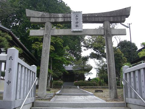 町の中の神社