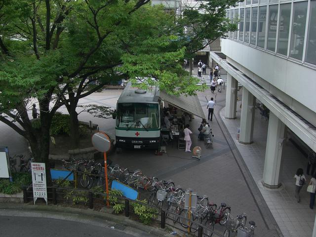 上から見る献血車