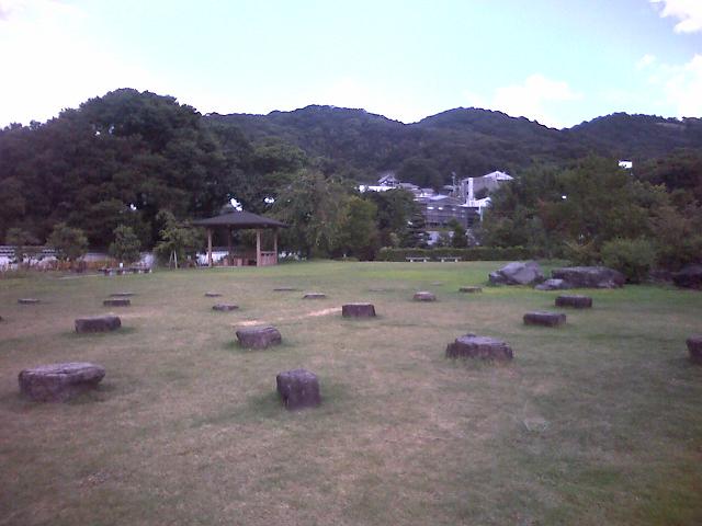 池田城跡公園から五月山を望む