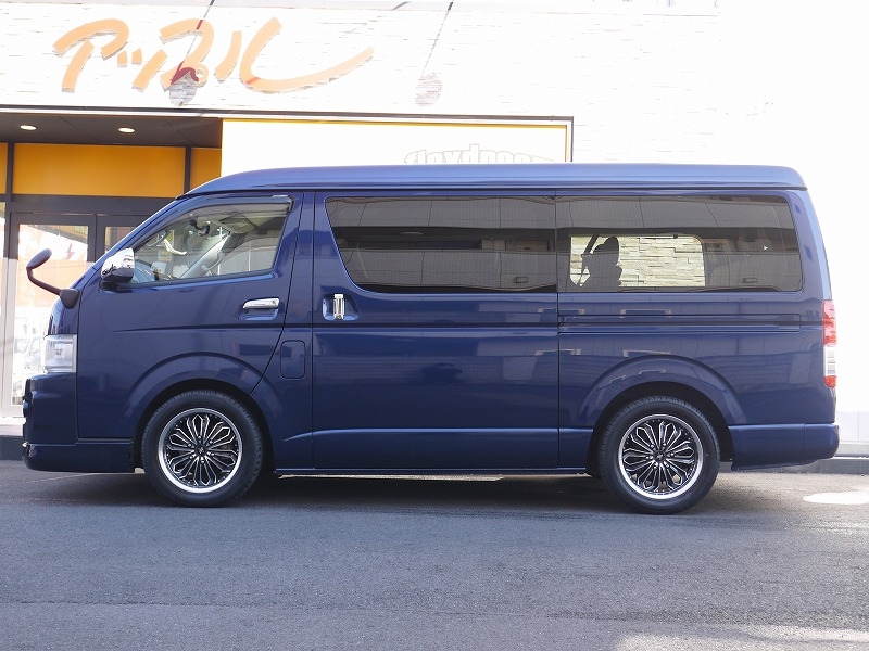 く日はお得♪ 平成22年式 希少色 GL（TRH214W) ハイエースワゴン ミニカー