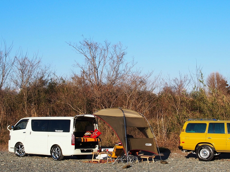 ハイエース試乗車　キャンプ　車中泊