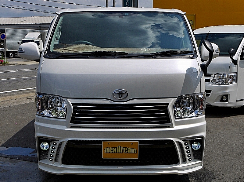 ４型ハイエース　シルクブレイズ　フルバンパー