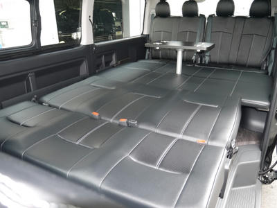 ハイエース　新車　内装　カスタム　ＦＤ－ＢＯＸ