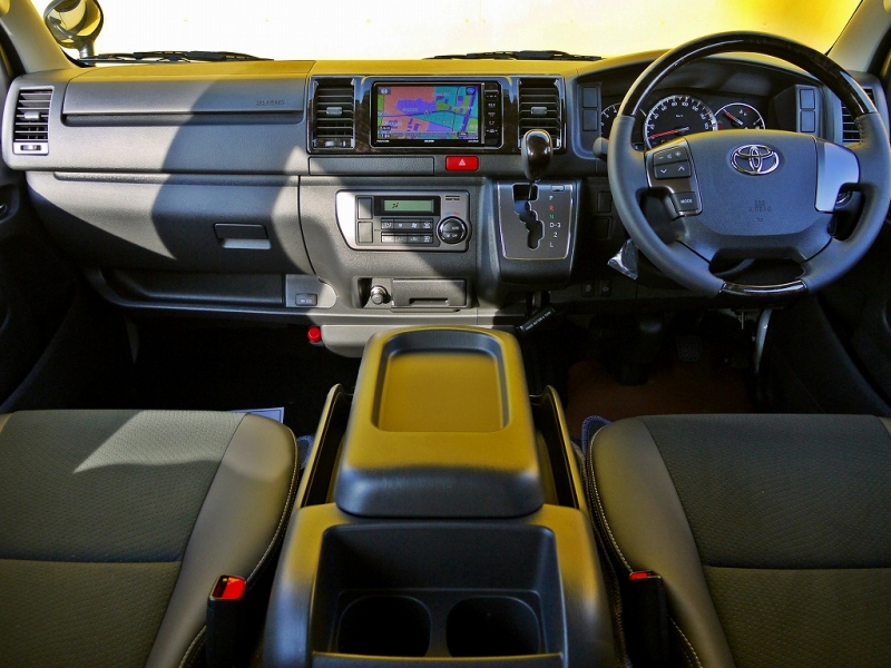 ハイエース　ダークプライム　内装　カスタム