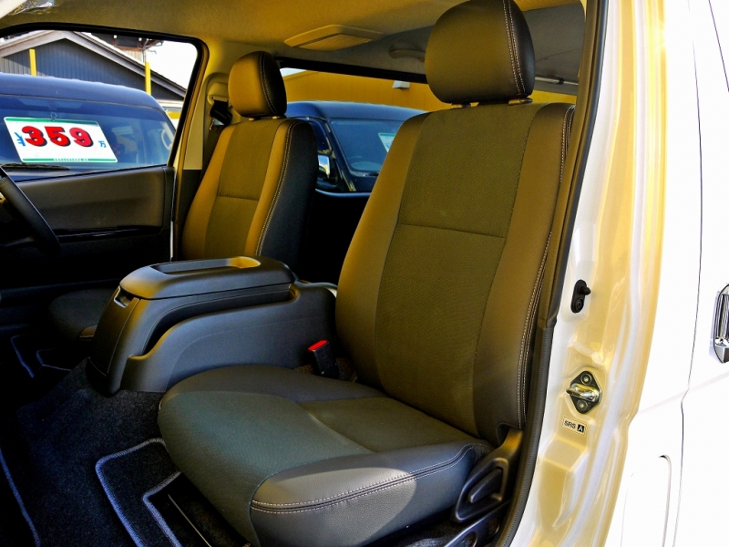 ハイエース　ダークプライム　内装　カスタム