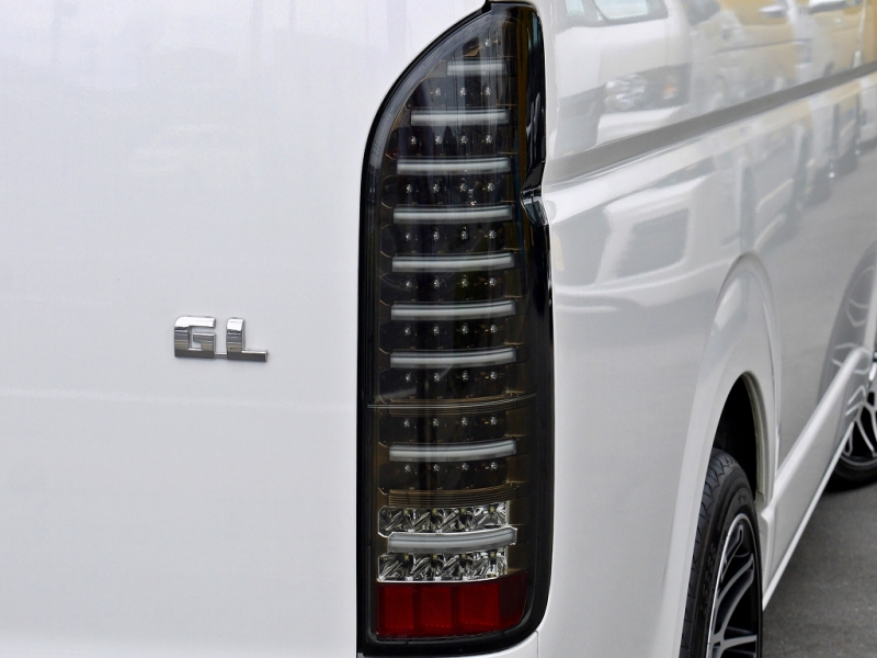 ハイエース２００　ヴァレンティー　ＬＥＤテール