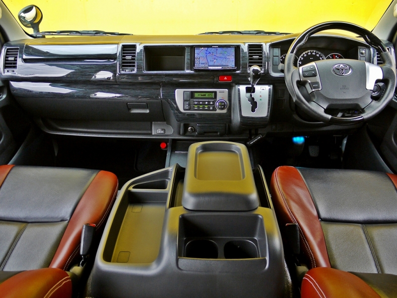 ハイエースワイド　内装カスタムパーツ