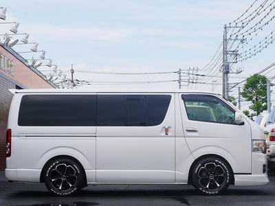 ３型ハイエース中古車　コンプリートカー