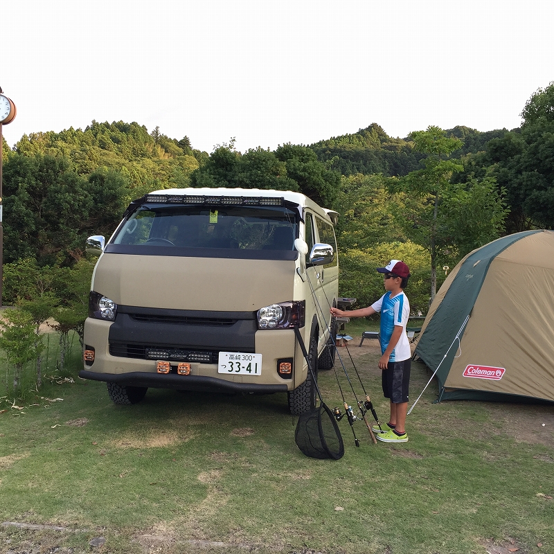 ハイエース　キャンプ　家族旅行