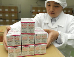 出荷される、国内製造された新型インフルエンザワクチン＝埼玉県北本市の北里研究所生物製剤研究所で２００９年１０月９日午前１０時１８分