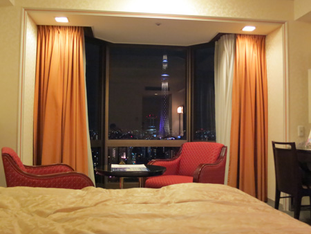浅草ビューホテル スタンダードツイン東京スカイツリー側の部屋からの夜景の景色 浅草ビューホテルから見える景色