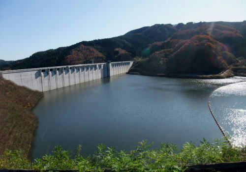 茨城県高萩市にある小山ダム。紅葉も綺麗でした。