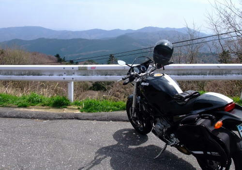 筑波山の風帰し峠・・・景色は綺麗です。