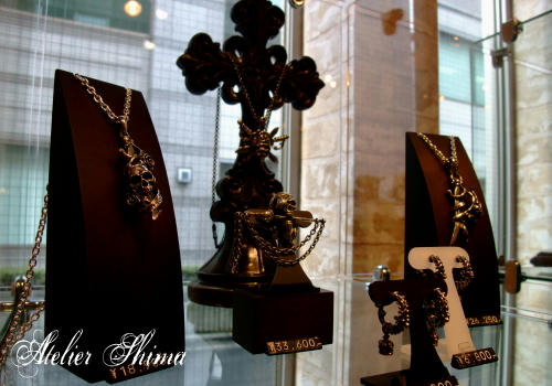 とても綺麗にディスプレイして頂いたAtelier Shimaのシルバーアクセサリー。