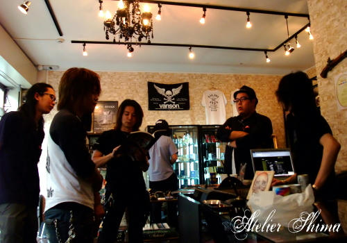 Atelier Shimaの商品をお取扱い頂いております「BLACK BARTS」様にて打ち合わせです。
