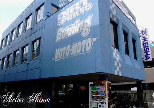 やって来たのは「カスタムバーニング」「モトモト」など、様々なバイク雑誌の出版する造形社