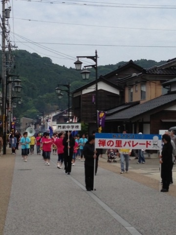 どうでもいいよね。観光客には。