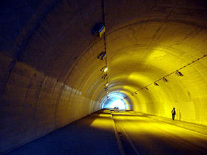 019tunnel.jpg