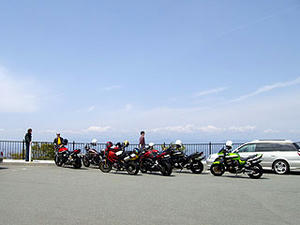 010hillsyubae.jpg