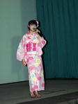 カラオケ大会のゲスト歌手　神園さやかさん